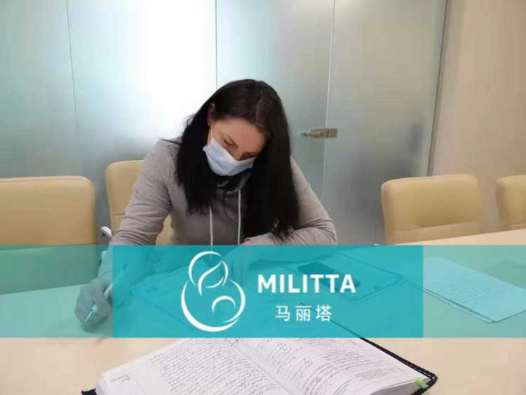 乌克兰试管代妈签放弃孩子抚养权协议