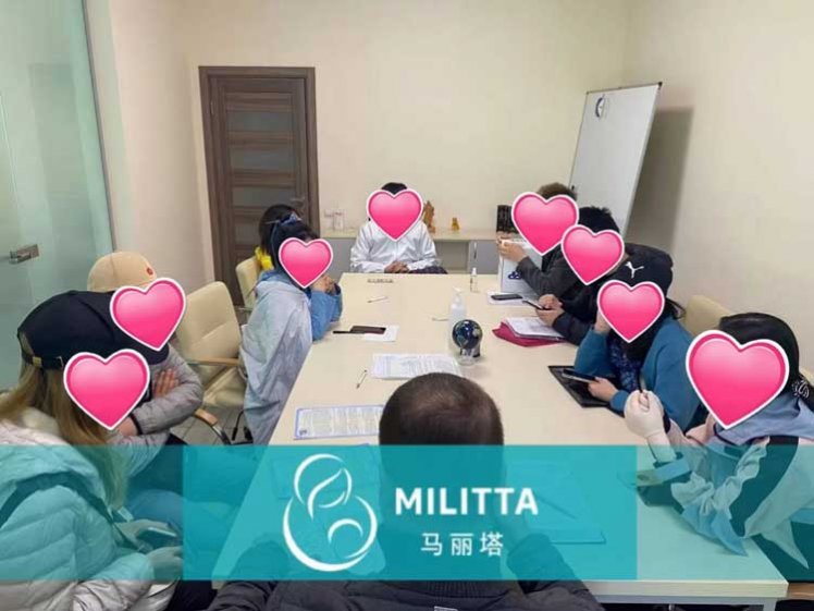 七个家庭同时在马丽塔办公室签订了试管委托书