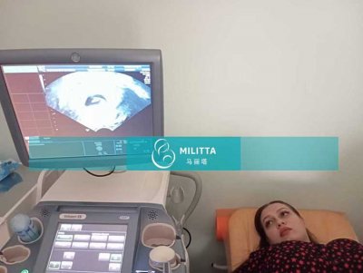 两位在乌克兰医院移植胚胎的孕早期试管妈妈做