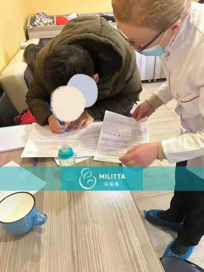 邓先生到格鲁吉亚Zhordania医院生下的试管宝宝做