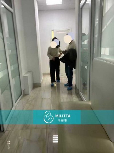 孙夫妇抵达马丽塔达Silk试管医院完成首次就诊